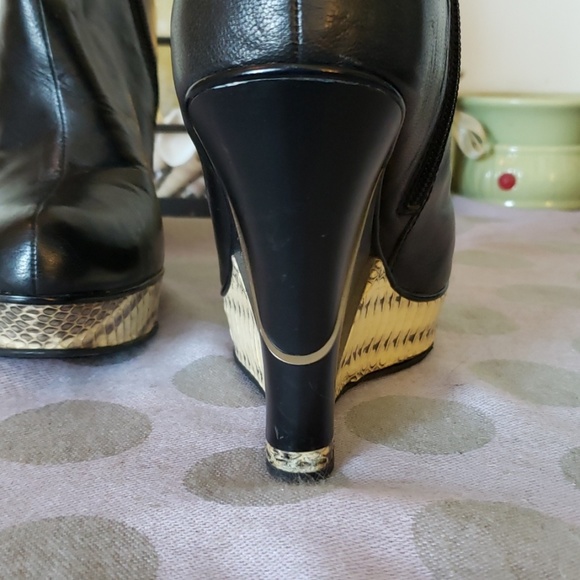 B Makowsky Snakeskin Wedge Ankle Booties - Picture 3 of 6